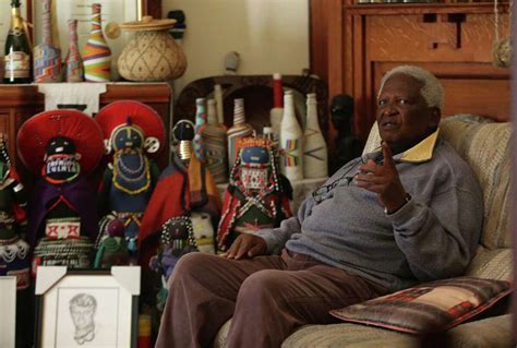 Peter Magubane, a South African photographer who captured 40 years of apartheid, dies at age 91